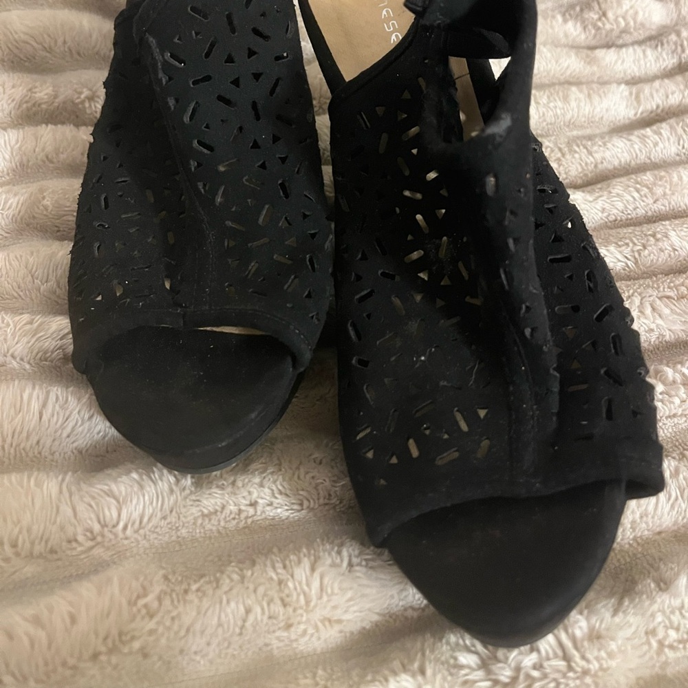 Chinese Laundry Peep Toe Wedges - Picture 5 of 7